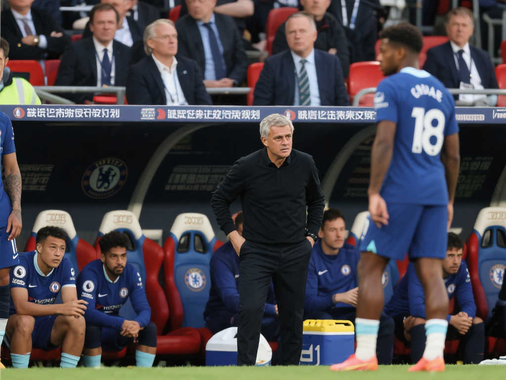 每日邮报:曼联双重困境——引援失利与频繁变阵拖累战绩 每日邮报:曼联双重困境——引援失利与频繁变阵拖累战绩